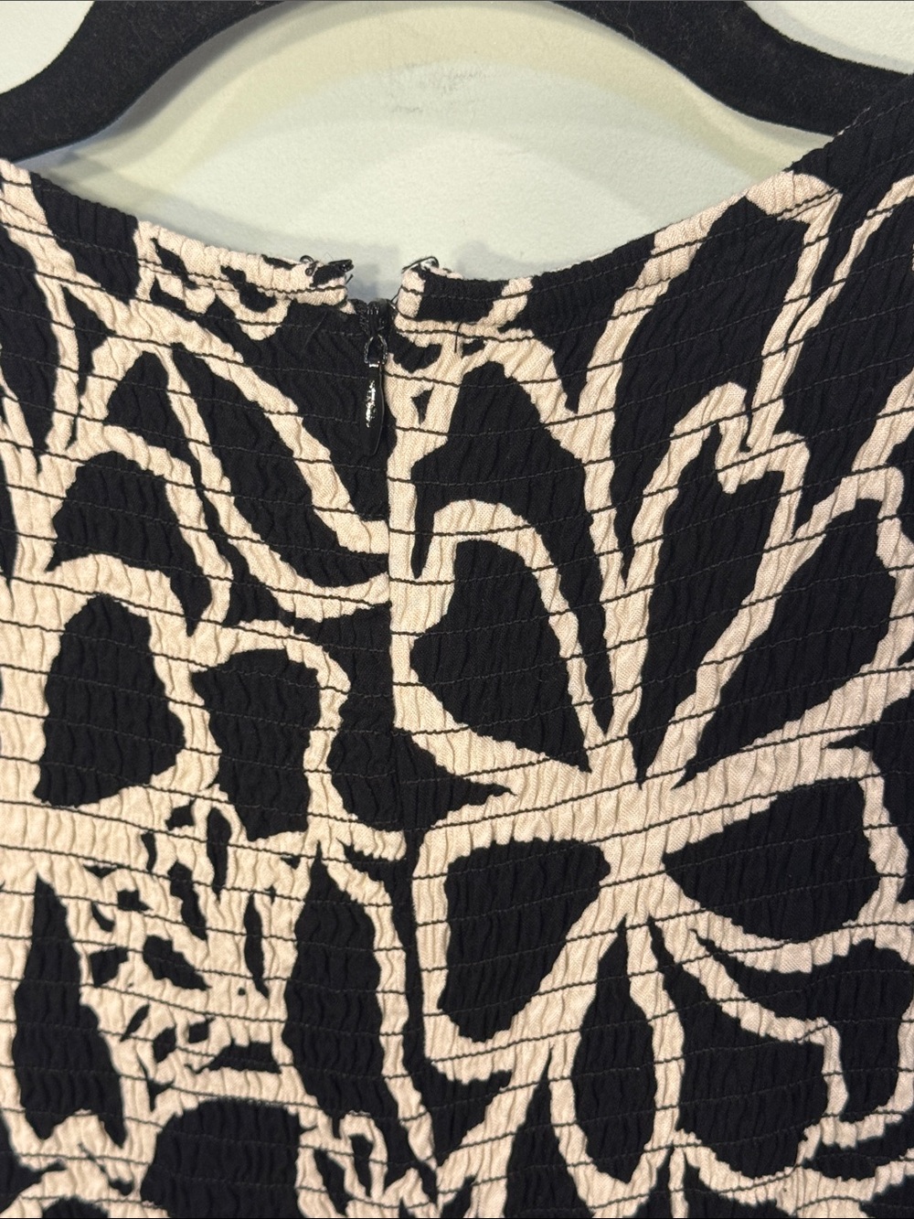Calvin Klein Sleeveless Black & cream floral smocked Jumpsuit Size 8 - Picture 6 of 8